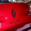 Превью Renault Clio в паркинге
