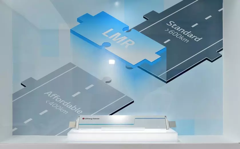 Экспериментальный LMR-элемент батареи LG Energy Solution на презентационном стенде