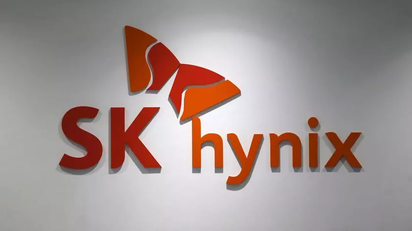 Разбор изменений в логотипе SK Hynix: Как меняется бренд?