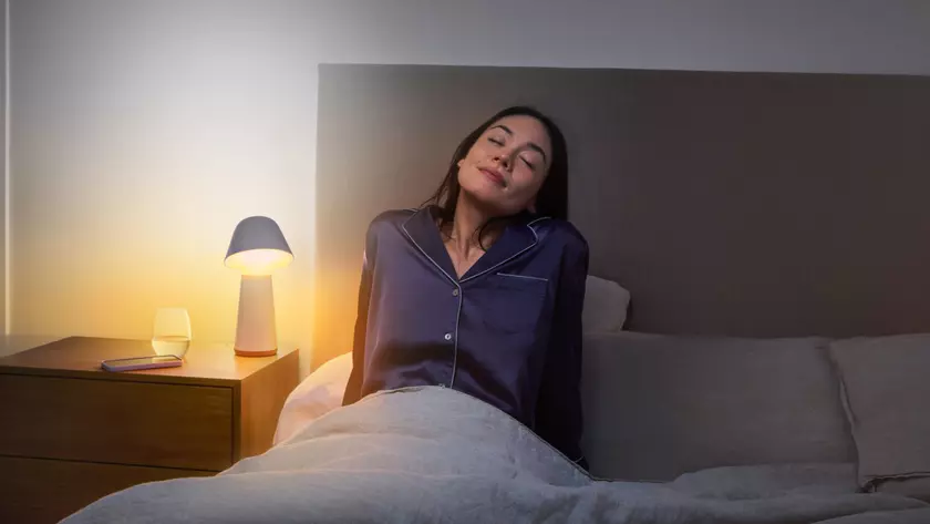 Philips Hue Twilight: умная настольная лампа с двумя источниками света, яркостью 1380 люмен и ценой $279