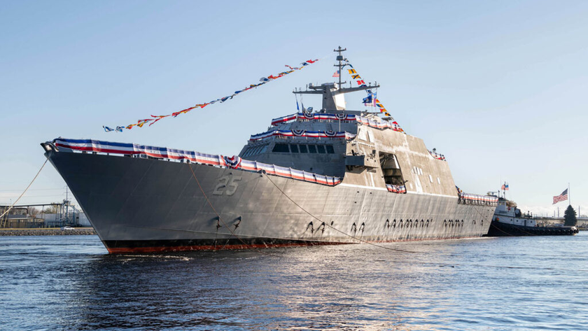 ВМС США ввели в эксплуатацию боевой корабль прибрежной зоны USS Marinette класса Freedom, который будет вооружён торпедами Honeywell Mk 50 и зенитными ракетами RIM-116 RAM