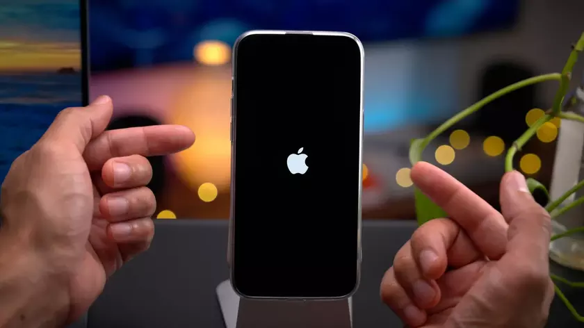 Apple откладывает новый дизайн iPhone из-за проблем с компонентами 
