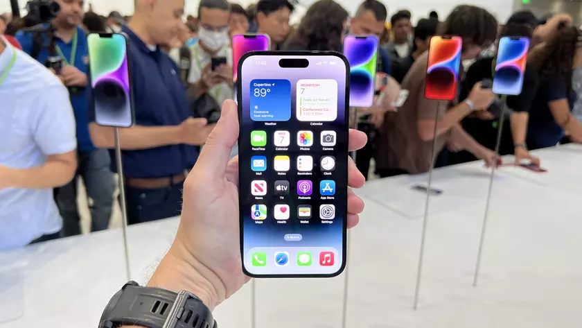 Apple оштрафует на $30 000 магазины, которые активируют iPhone 14, и запретят продавать свою продукцию