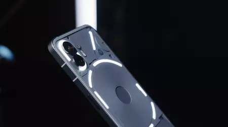 Не чекаючи на презентацію: MKBHD показав Nothing Phone (2) на відео