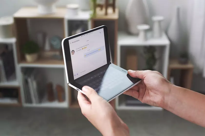 Подешевевший на $400 складной смартфон Microsoft Surface Duo на следующей неделе выходит в Европе