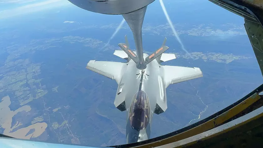 Открытые небеса: Польский F-35 осваивает дозаправку в воздухе