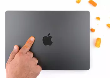 iFixit took apart the new MacBook Pro M3 and explained why the case is darker and collects fewer fingerprints