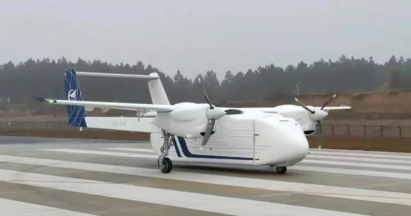 Может лететь на 500 км: китайцы разработали двухмоторный БПЛА HH-100 