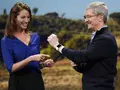 post_big/tim-cook-apple-watch-show.jpg