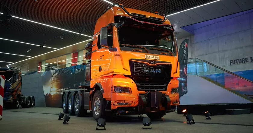 Exploring the Power and Precision of the MAN TGX 41.640 8x4/4 Truck
