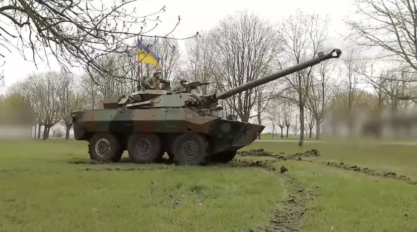 Министр обороны Украины показал французские колёсные танки AMX-10RC (видео)