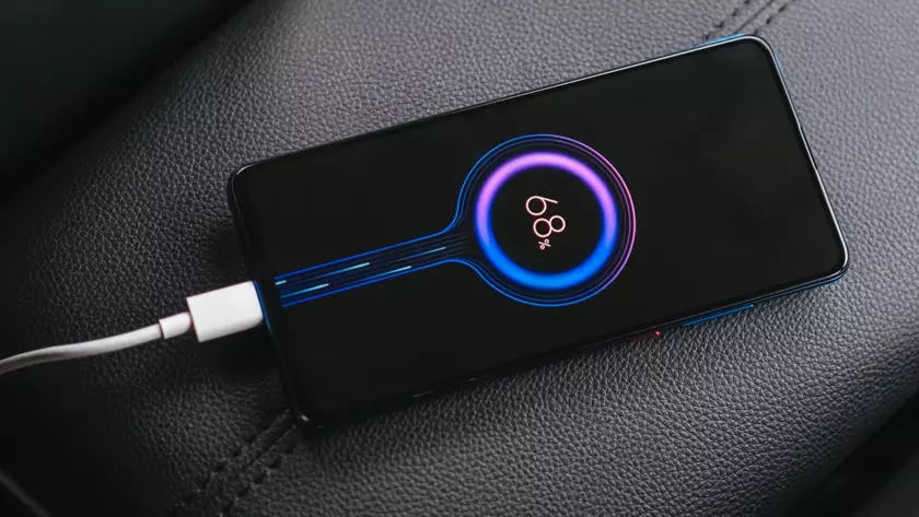 Xiaomi развенчала миф о том, что ее 200-ваттная зарядка опасна и вредит аккумулятору