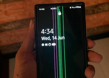 Samsung is offering free display replacement for Galaxy S21 and S22 in India due to green line issue