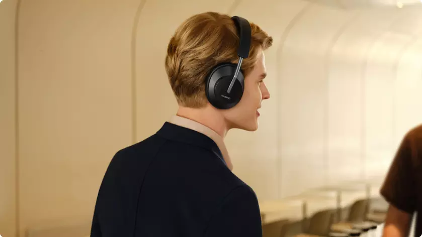 Huawei FreeBuds Studio получили первое обновление: улучшили звук, режим «прозрачности» и качество звонков