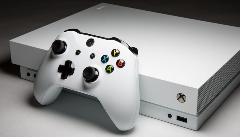 Xbox Scarlett наконец-то готова и Фил Спенсер уже играет на ней у себя дома