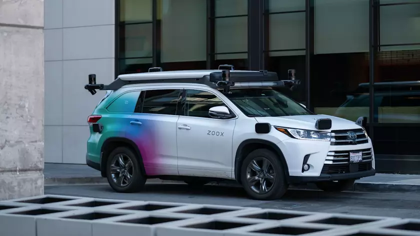 Toyota Highlander: Кроссовер, который покоряет дороги!