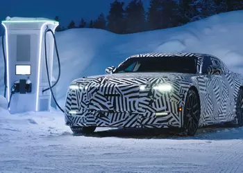 Новый Jaguar GT проходит испытания на льду