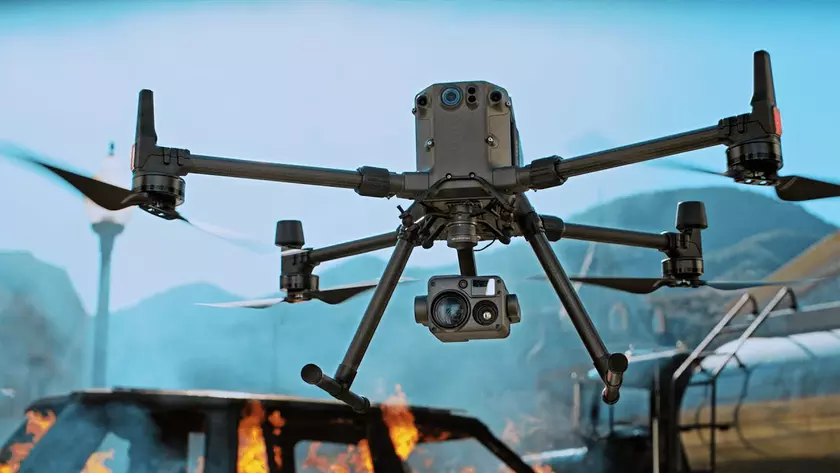 Украинские военные запустили дрон DJI Matrice 300 RTK с подарком в виде 82-мм миномётной мины (видео)
