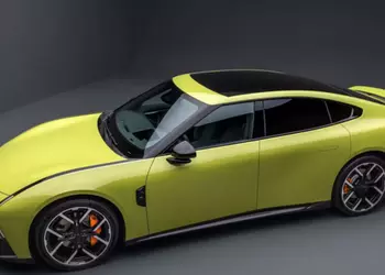 Xpeng has revealed the interior of the new P7 with an 87-inch augmented reality (AR-HUD) display