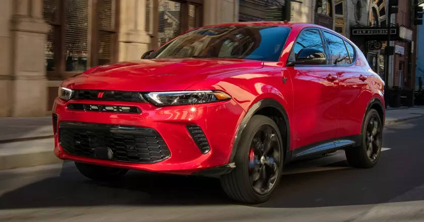 Dodge Hornet: Жгучая новинка в цвете Hot Tamale