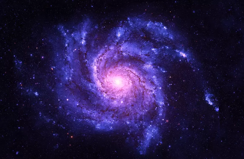 Открытие в галактике NGC 4383: Взрывы выбрасывают газовый поток на расстояние 20 000 световых лет