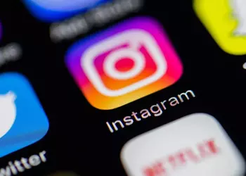 Instagram will allow you to subscribe to accounts using your smartphone's camera