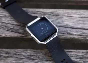 Опубликованы первые снимки новых смарт-часов Fitbit