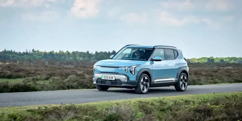 Kia EV3 на британских дорогах