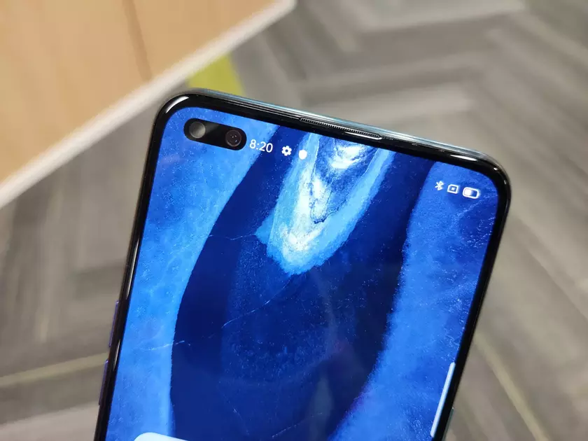 Блогер Mrwhosetheboss показал фотографию первого в мире смартфона с двойной фронтальной камерой на 44 Мп