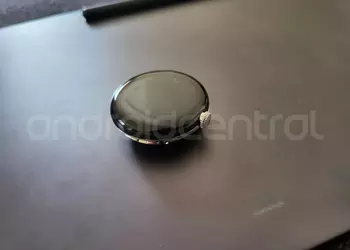 Pixel Watch on "live" photos: a test sample of the first Google smart watch was forgotten in a US restaurant