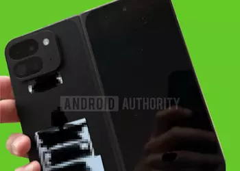 A photo of a prototype of Google's foldable smartphone Pixel Fold 2 has surfaced on the internet