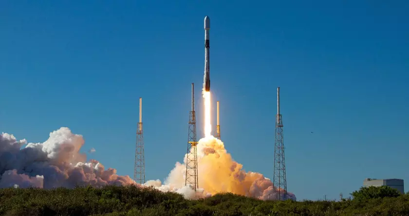 Dogecoin профинансирует лунную миссию – SpaceX Falcon 9 отправит в космос спутник DOGE-1