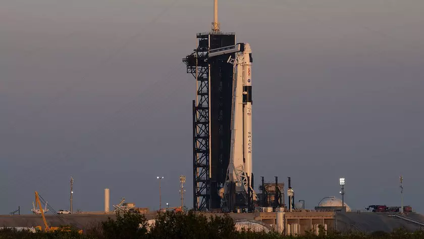 NASA экстренно отложило запуск корабля Crew Dragon с астронавтами на МКС за 150 секунд до старта, а SpaceX может установить историческое достижение