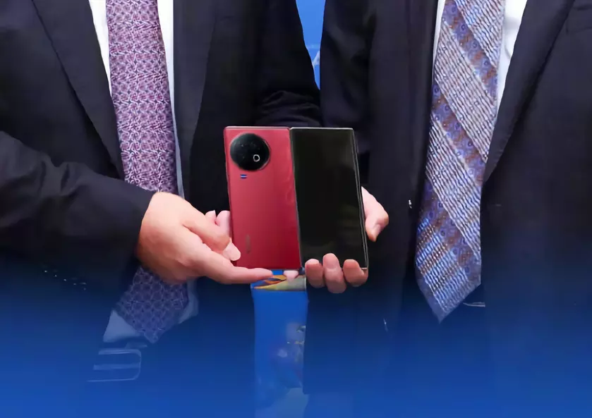 Не дожидаясь презентации: vivo раскрыла внешний вид нового складного смартфон vivo X Fold 2