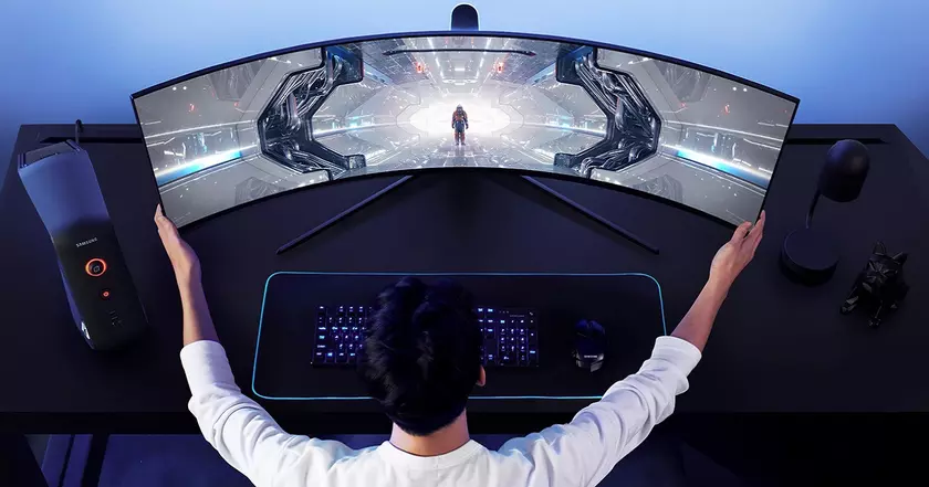 Samsung анонсировала первый в мире 8K-монитор со сверхшироким дисплеем