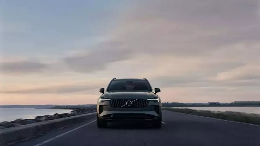 Обновленный кроссовер Volvo XC90 2027 года