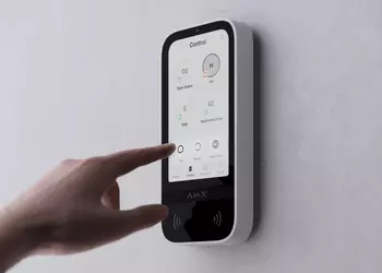 KeyPad TouchScreen Jeweller: беспроводная клавиатура с сенсорным экраном для управления системой Ajax