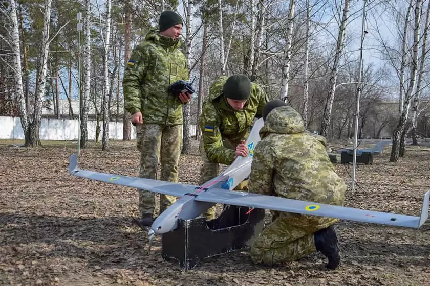 «Боевой тест-драйв»: украинские артиллеристы с помощью БПЛА Spectator уничтожили вражескую технику (видео)