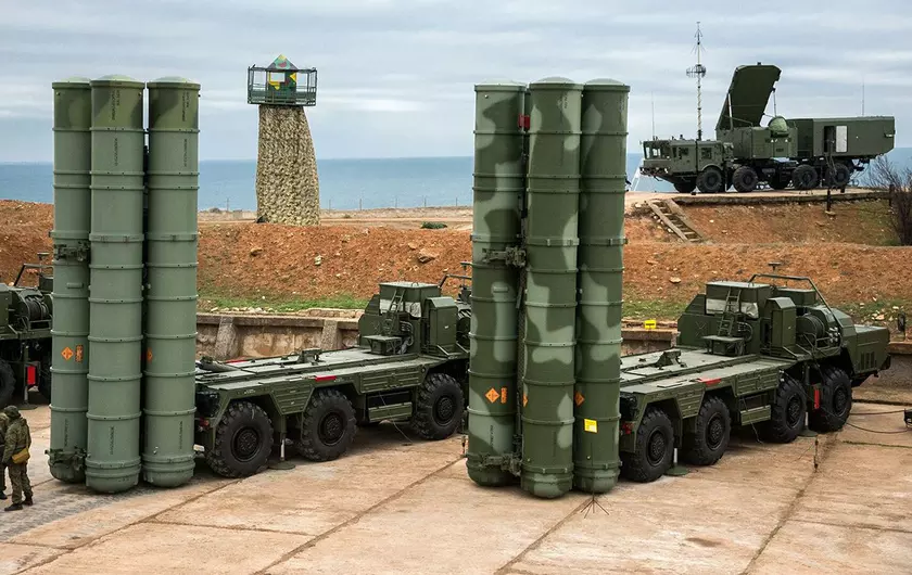 Служба безопасности Украины и Военно-морские силы с помощью дронов и крылатых ракет «Нептун» уничтожили в Крыму систему ПВО «Триумф» стоимостью $1.2 млрд