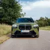 Миниатюра BMW X5 на дороге