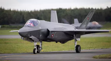 Les premiers avions de combat F-35 Lightning II sont arrivés au Danemark pour remplacer les F-16 Fighting Falcon qui doivent être transférés en Ukraine.