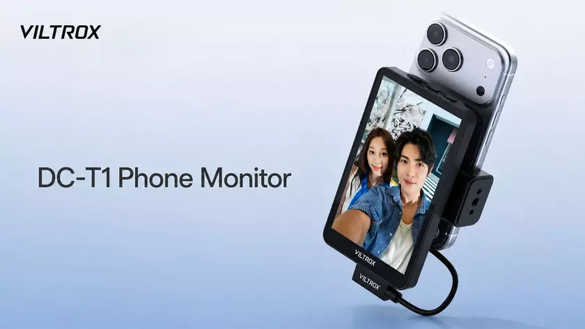 Монитор Viltrox DC-T1 подключен к смартфону