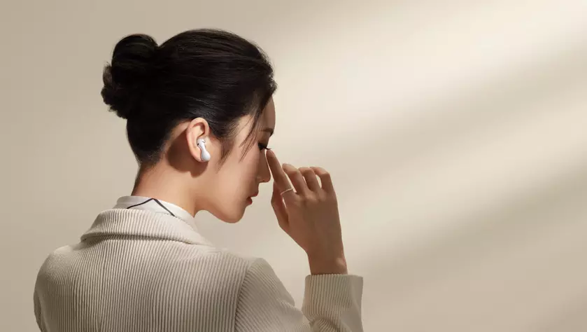 Huawei представил наушники FreeBuds 5 с интересным дизайном и гибридным шумоподавлением за $130