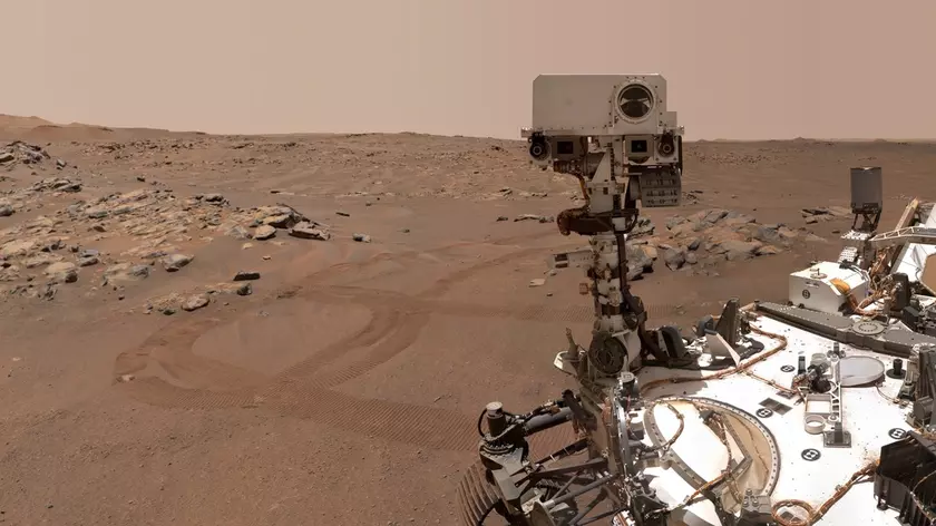 Марсоход Perseverance на поверхности Марса