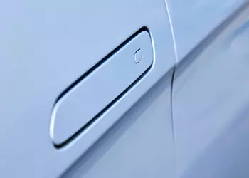 China has published a draft of new requirements for car door handles, restricting "hidden" design