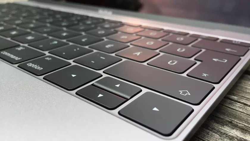 В новых MacBook Apple откажется от клавиатуры-«бабочки»