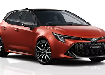 Toyota has revealed the Corolla 2025 in a new Metal Oxide colour, but that's not the only update to the model