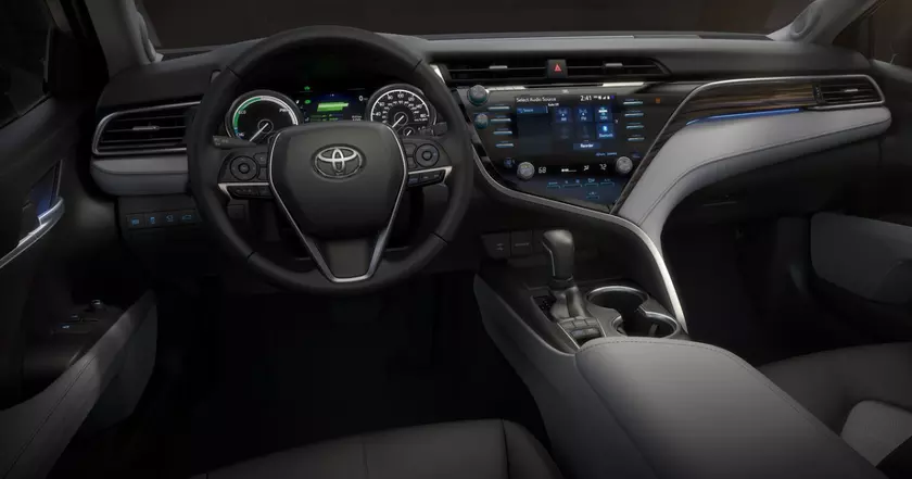 Погрузитесь в инновации: Эти детали интерьера Toyota Camry вас удивят