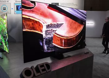 A 77" Samsung QD-OLED 4K TV with 144Hz frame rate and 2000 nits brightness goes on sale for $4500