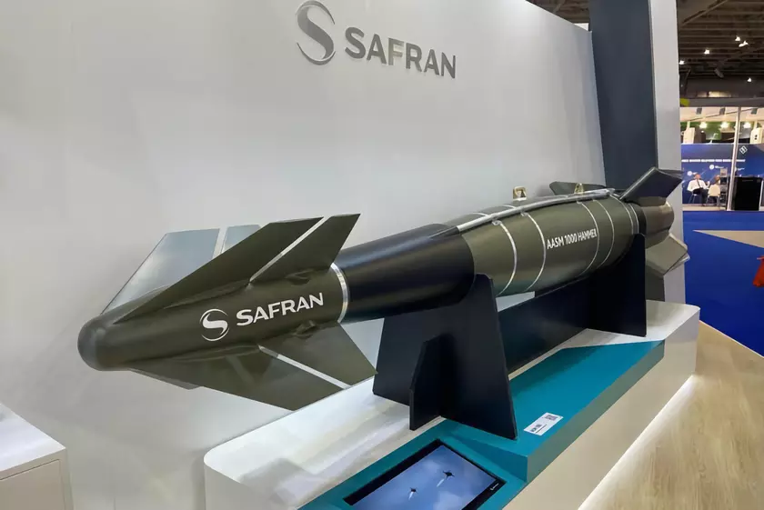 Франция будет поставлять Украине 50 управляемых авиабомб AASM Hammer с дальностью поражения целей 70 км каждый месяц
